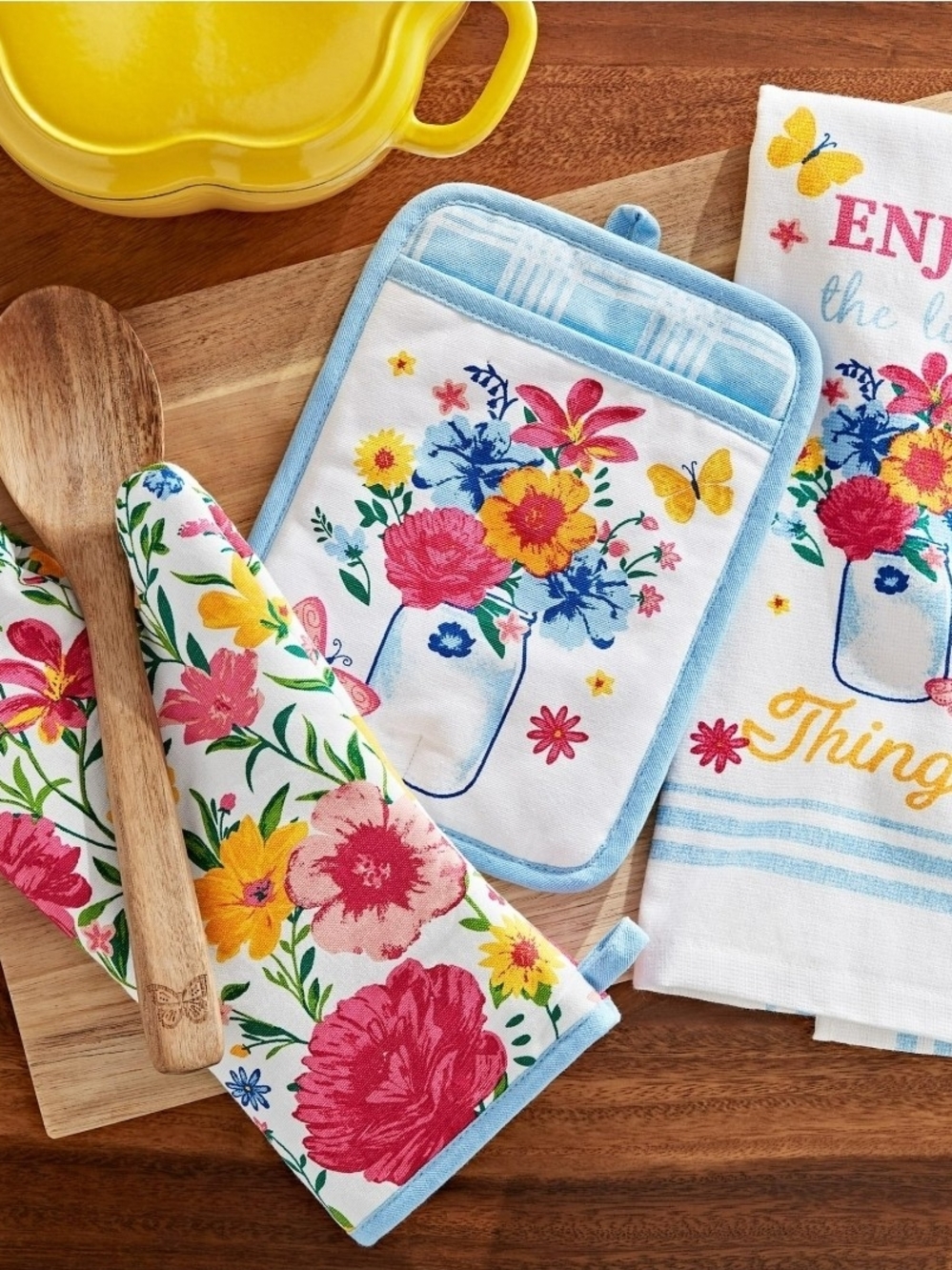 The Pioner Woman Floral Kitchen Towel & Potholder Set in Bright Multicolor